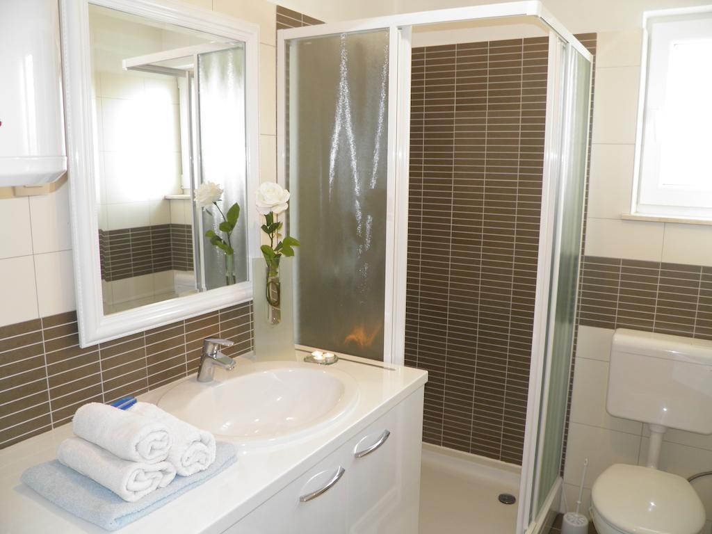 Apartments Perla Dinjiška 部屋 写真