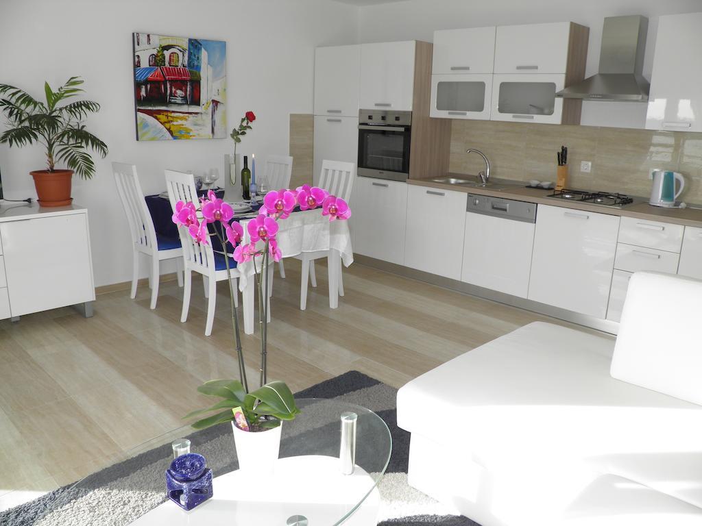 Apartments Perla Dinjiška 部屋 写真