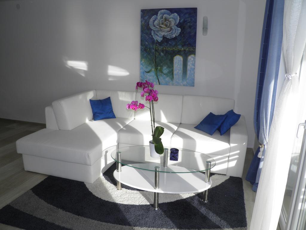 Apartments Perla Dinjiška エクステリア 写真