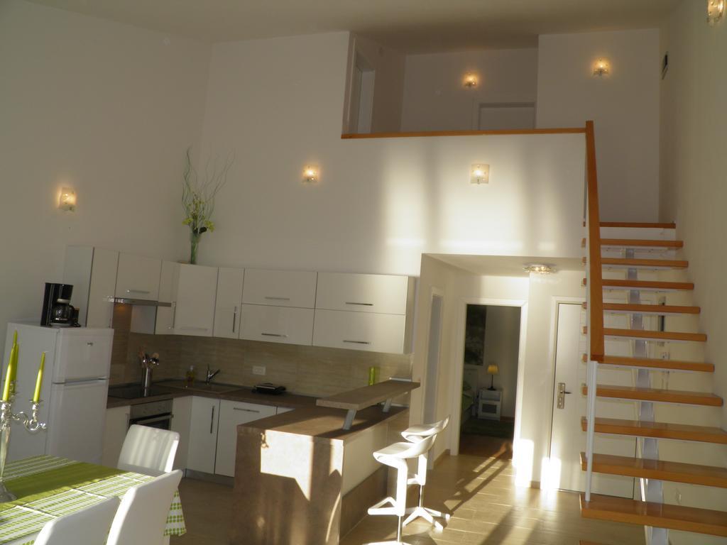 Apartments Perla Dinjiška エクステリア 写真