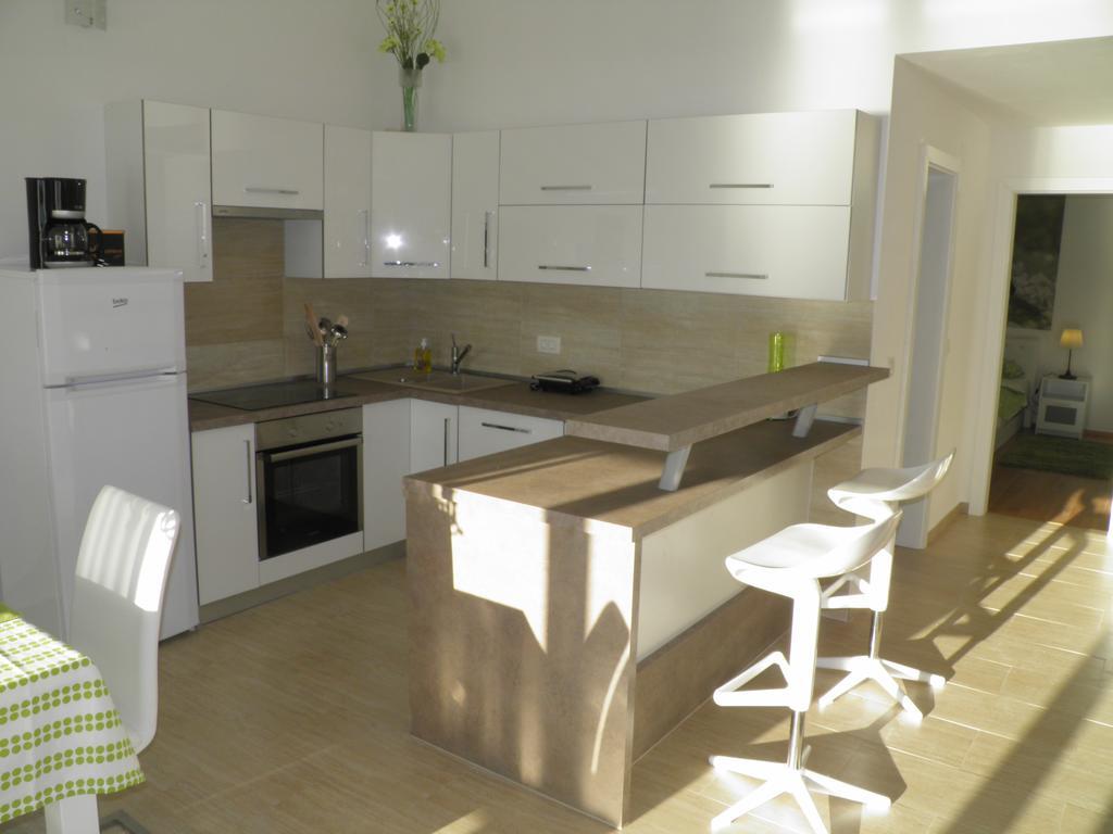 Apartments Perla Dinjiška エクステリア 写真