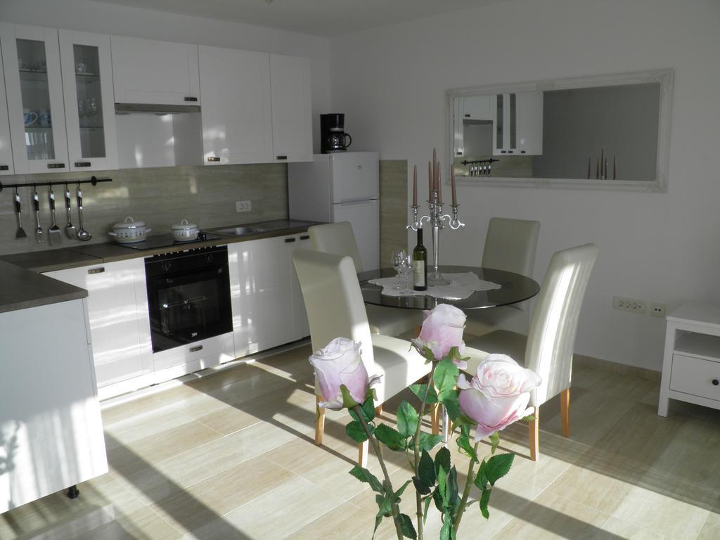 Apartments Perla Dinjiška エクステリア 写真
