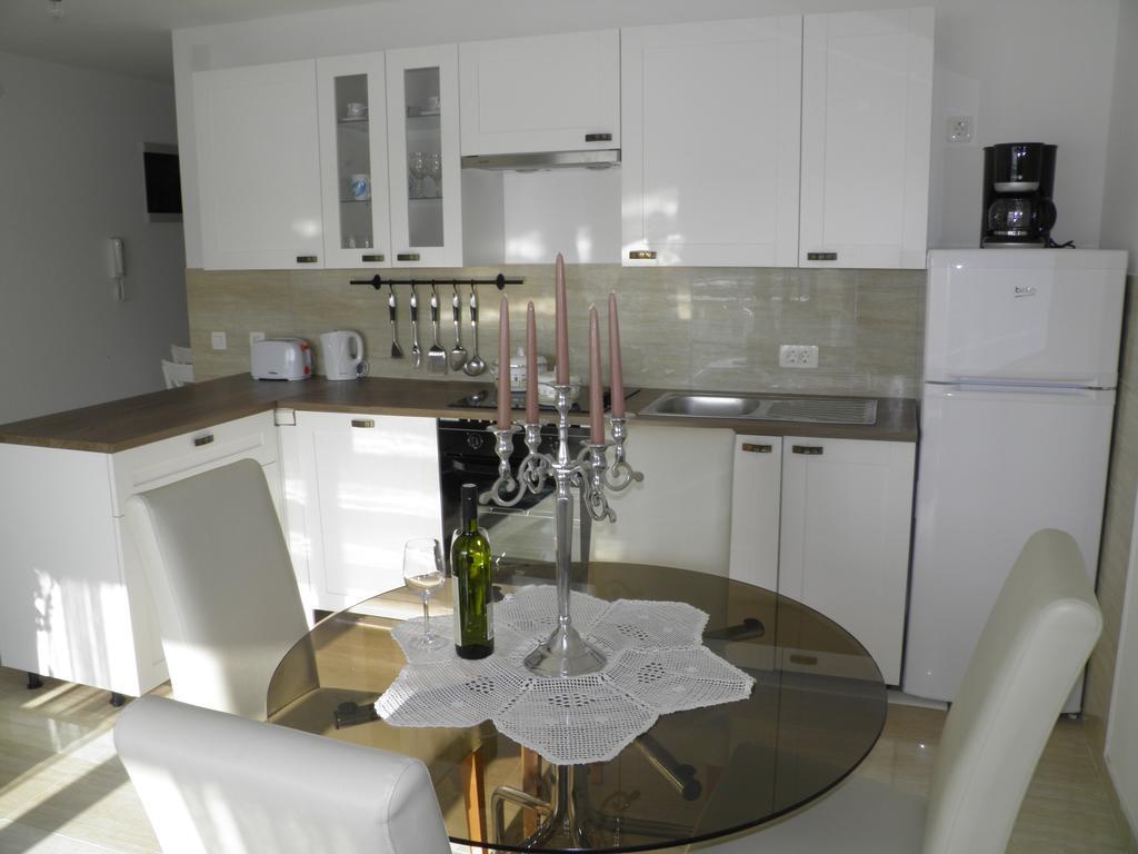 Apartments Perla Dinjiška エクステリア 写真