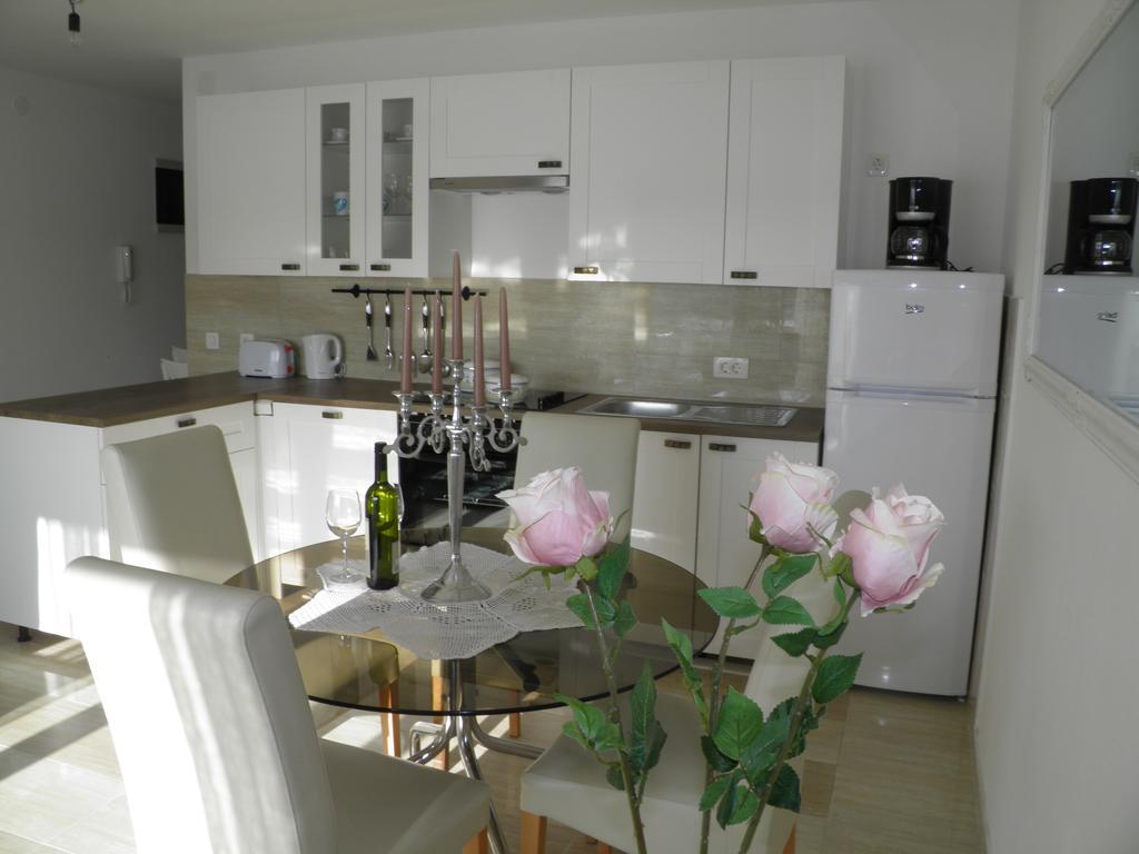 Apartments Perla Dinjiška エクステリア 写真