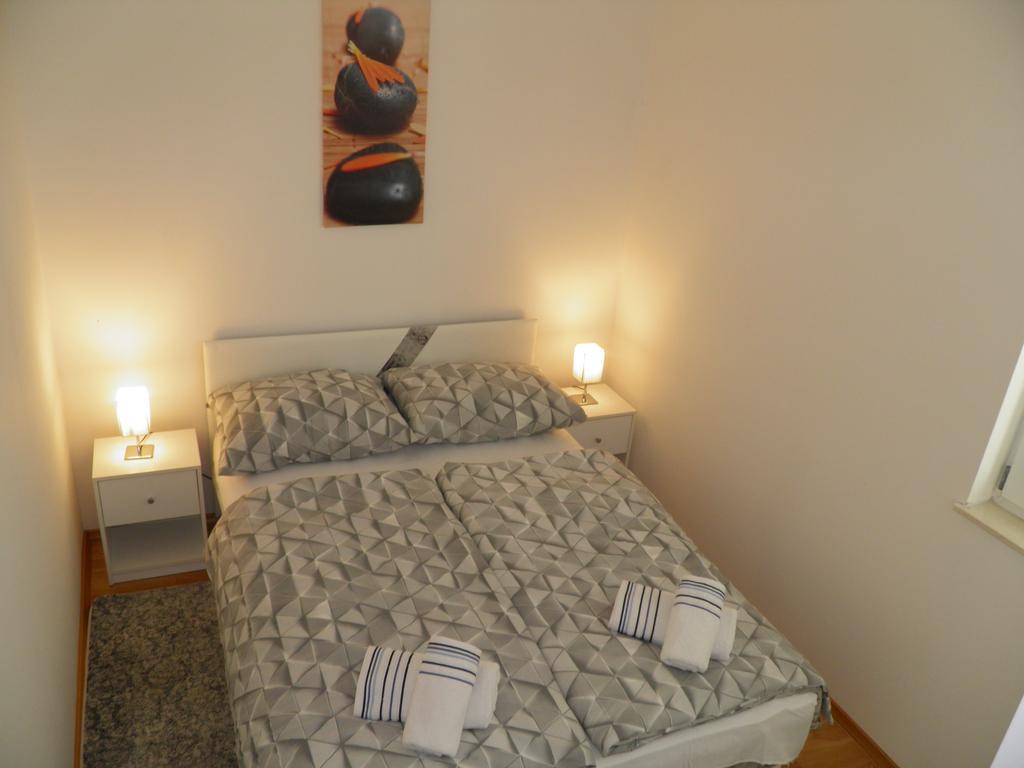 Apartments Perla Dinjiška エクステリア 写真